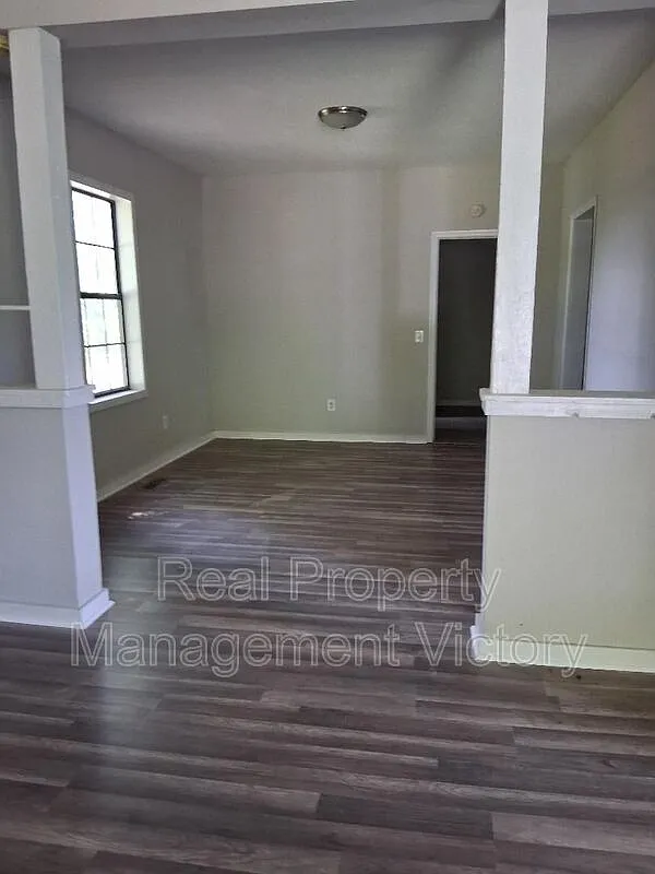 4 bed, 3.0 bath, 1296 sqft, $1,800 — Photo 4