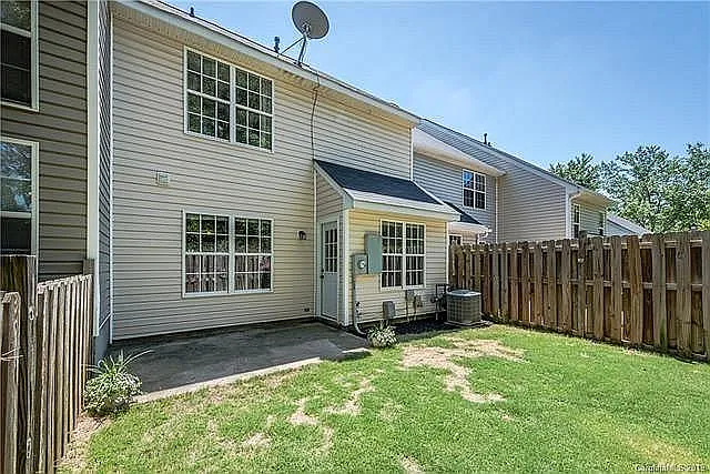 9438 Elizabeth Townes Ln — Photo 15