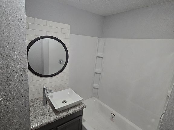 4th image of 424 E Cook St #2
