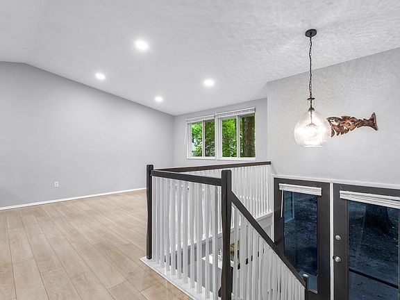 5th image of 10700 Milbrook Ct