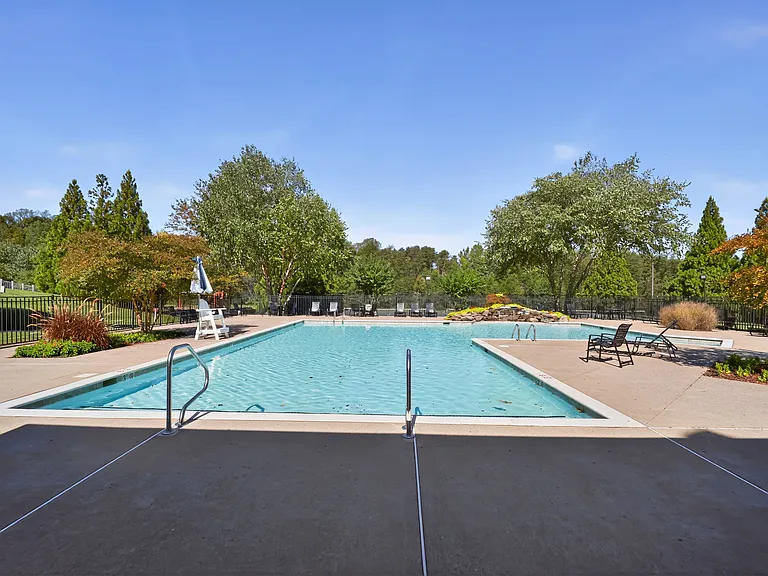 Brittany Commons Apartments — Photo 44