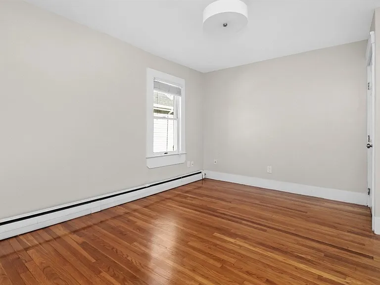 15 Wave Way Ave — Photo 12