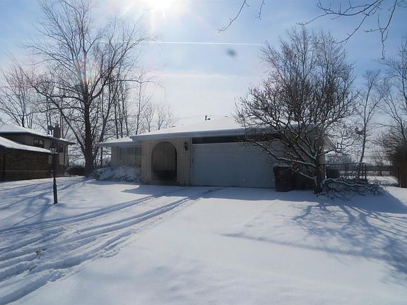 4th image of 23054 Lakeshore Dr