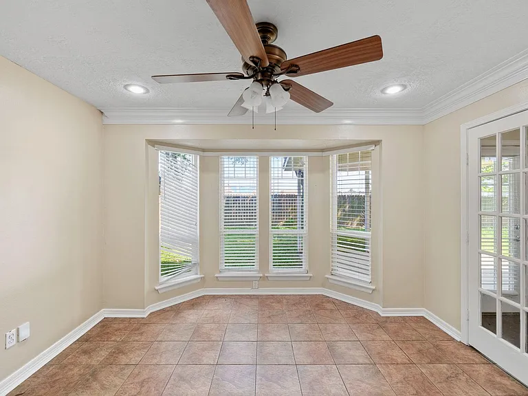 8030 Pine Falls Dr — Photo 5