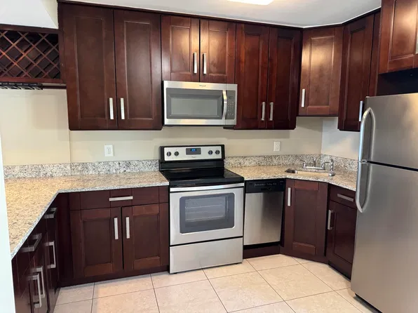 2137 NE 56th Ct #B, Fort Lauderdale, FL 33308