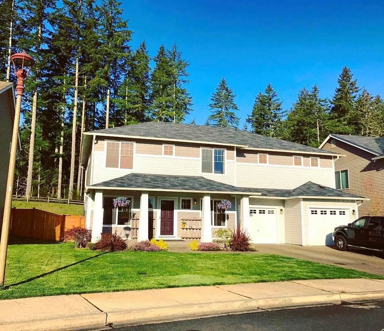 3 bed, 2.5 bath, 2704 sqft, $2,900 — Photo 1