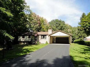 54 Greenmeadow Dr, Orchard Park, NY 14127