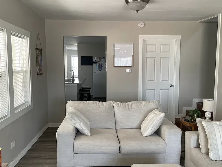 1034 Liberty St — Photo 7