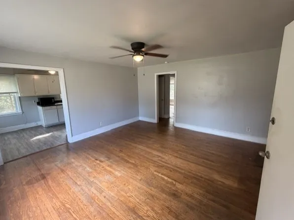 512 W E St APT 1, Elizabethton, TN 37643