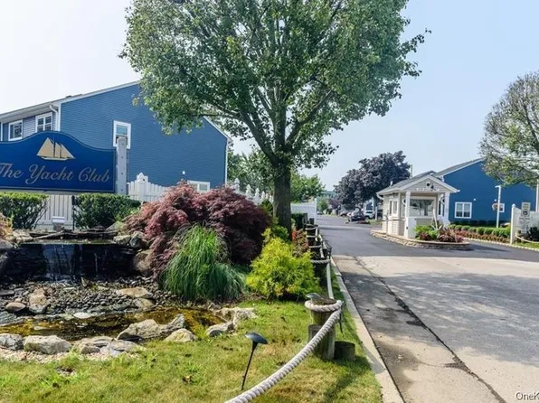 100 Baker Court #85, Island Park, NY 11558