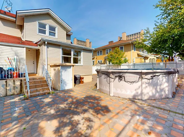 3718 Neptune Avenue image 15 of 18