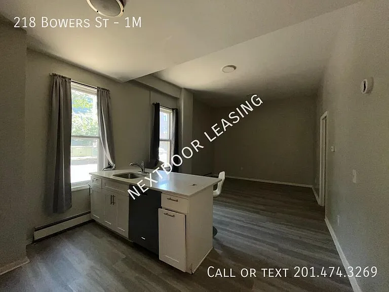 218 Bowers St #1M — Photo 2