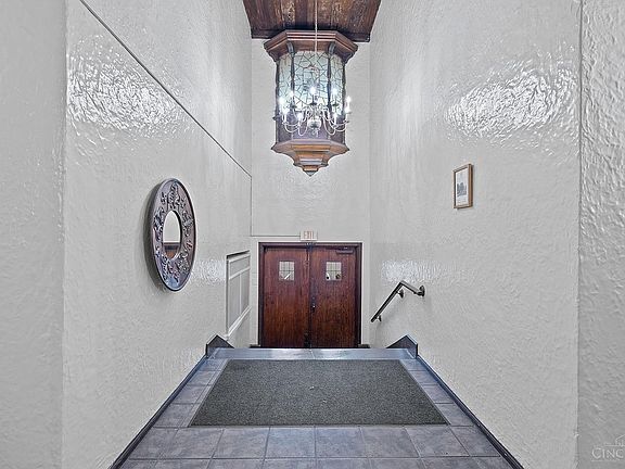 3rd image of 1211 Far Hills Ave APT 202