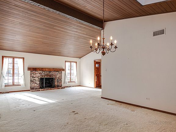 4th image of 30 Melrose Ln