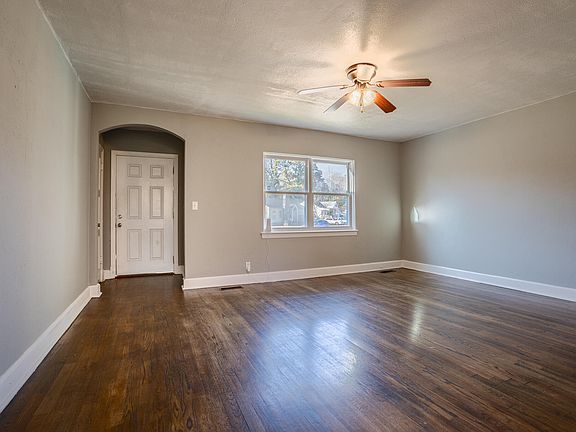 3rd image of 412 Shawnee Trl