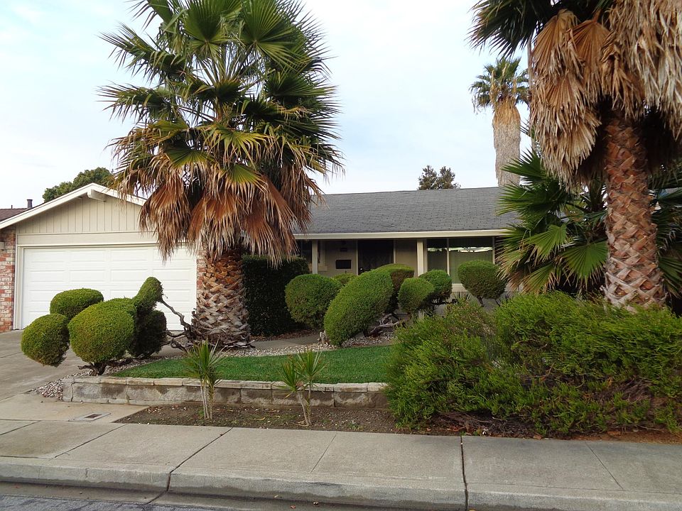 1st image of 34452 Montgomery Pl