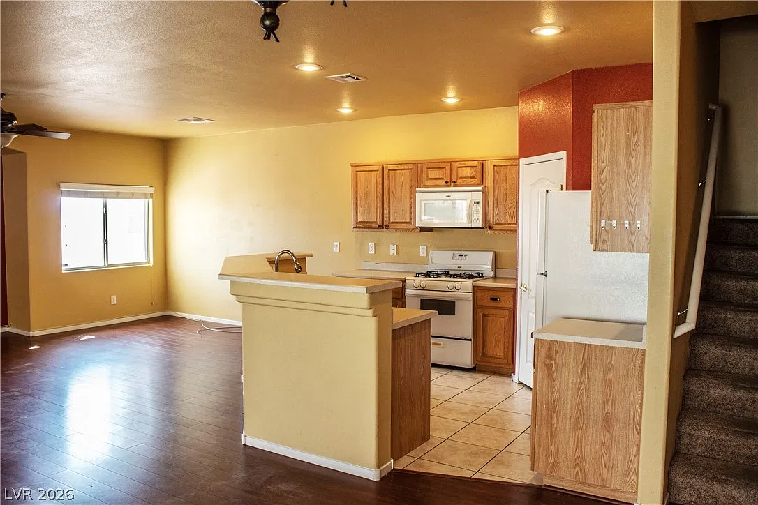 3 bed, 2.5 bath, 1685 sqft, $1,795 — Photo 4