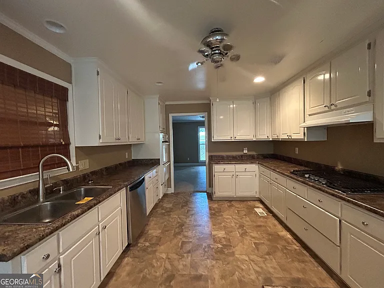 308 Wynterhall Dr — Photo 3