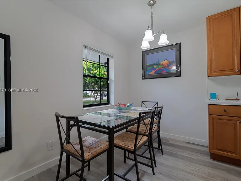 1099 NE 35th St #2 — Photo 5