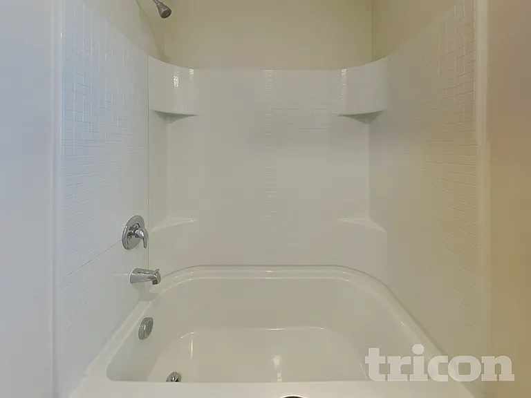 1933 Belmont Ln — Photo 15