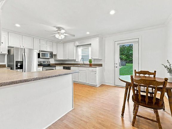 5th image of 220 Bacon Rd