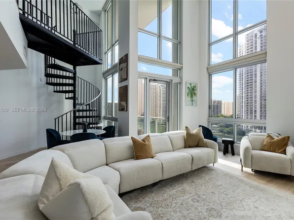 300 S Biscayne Blvd, Miami, FL