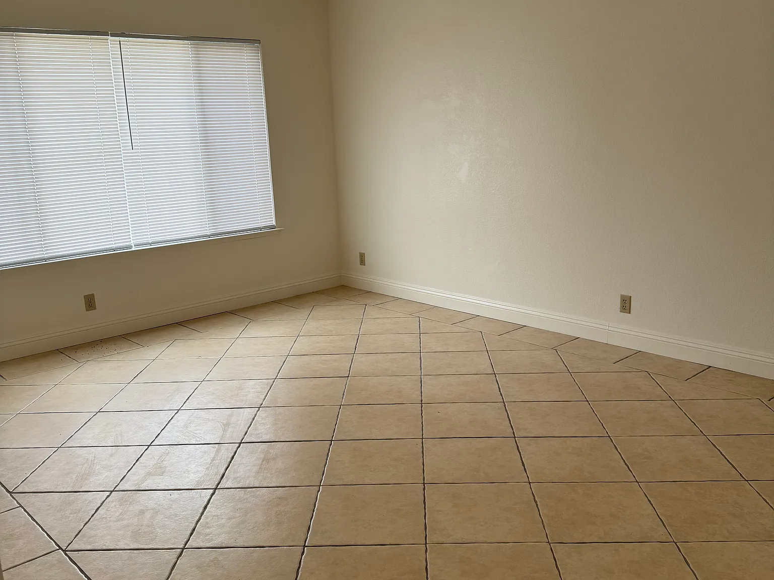 4 bed, 1615 sqft, $2,635 — Photo 4