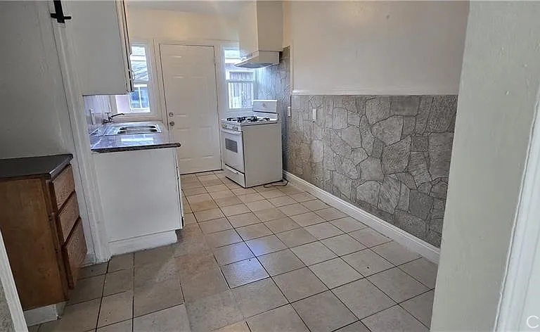 1095 E Nocta St #C — Photo 15