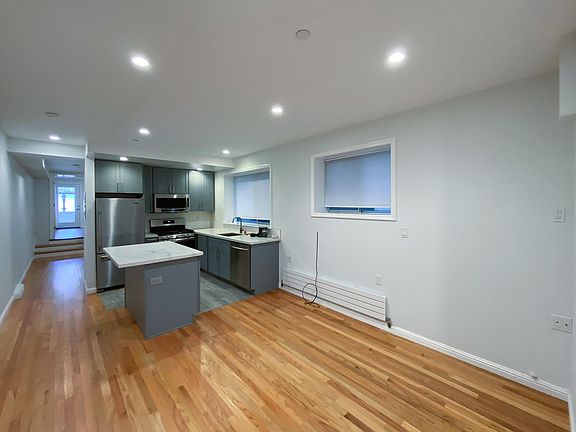 4th image of 1855 Oak St #7