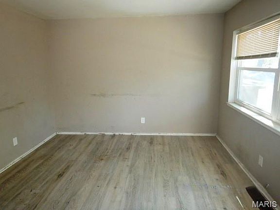 2nd image of 10038 Balboa Dr