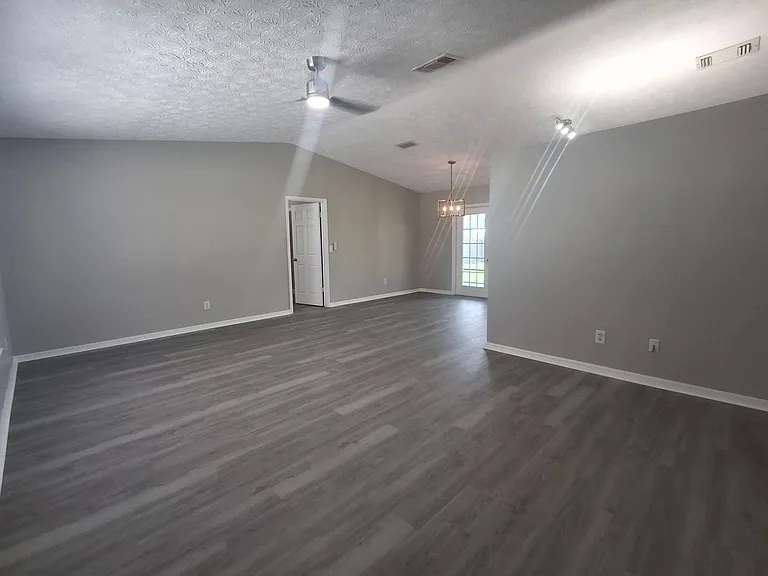 1526 SE Clearmont St — Photo 5
