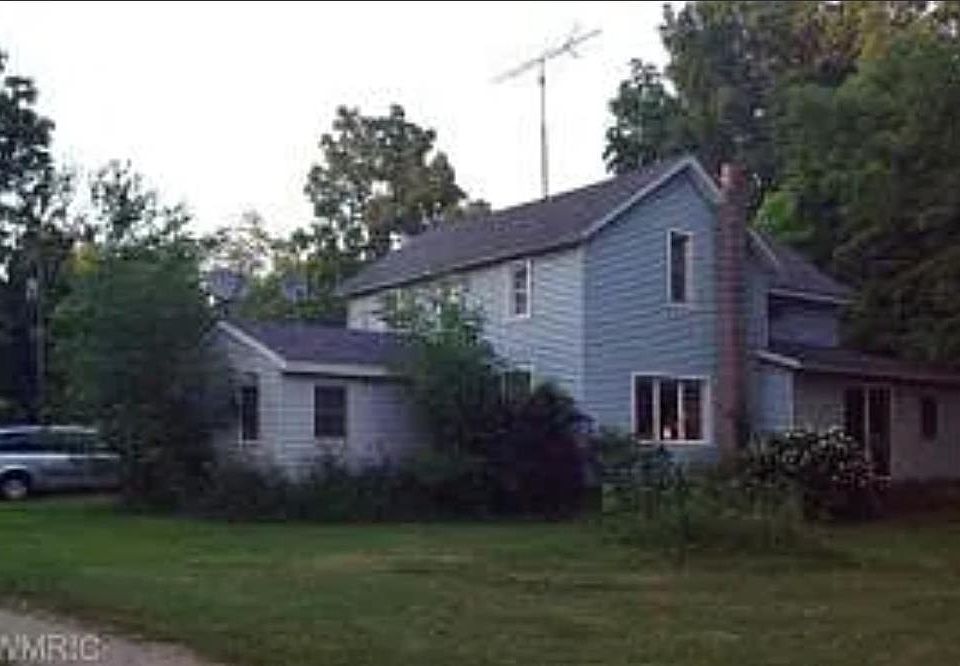 2nd image of 1271 122nd Ave