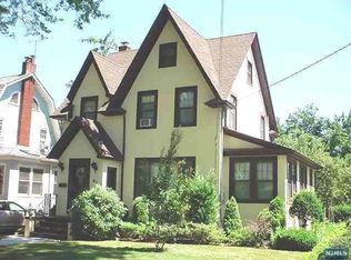 41 Florence Pl, Elmwood Park, NJ 07407