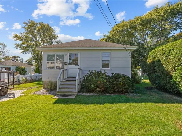 32 Crandall Ave, Westerly, RI 02891