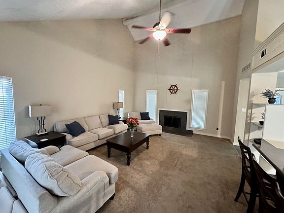 3rd image of 2524 Mackinnon Dr