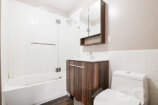 Rented by EXR | media 25