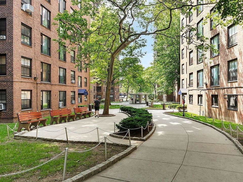 2nd image of 345 Clinton Ave APT 8H
