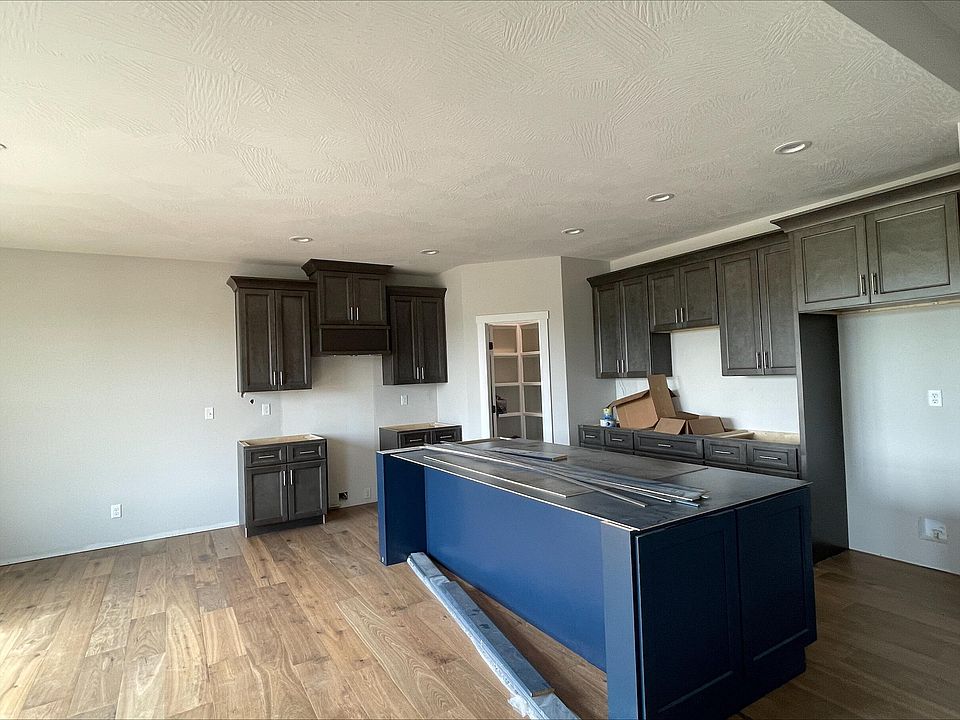 2nd image of 1062 W Franklin Court