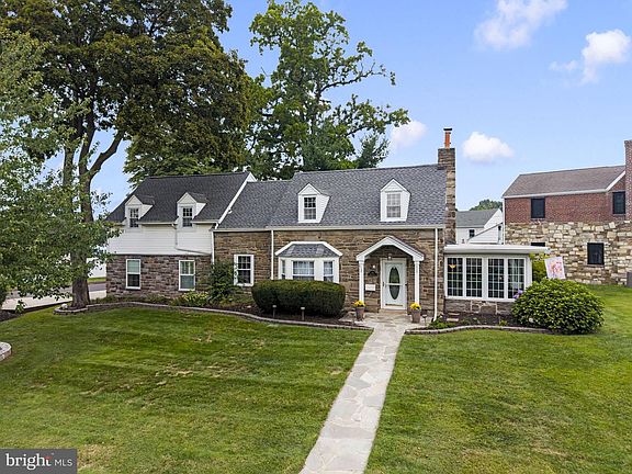 2nd image of 79 Manor Cir
