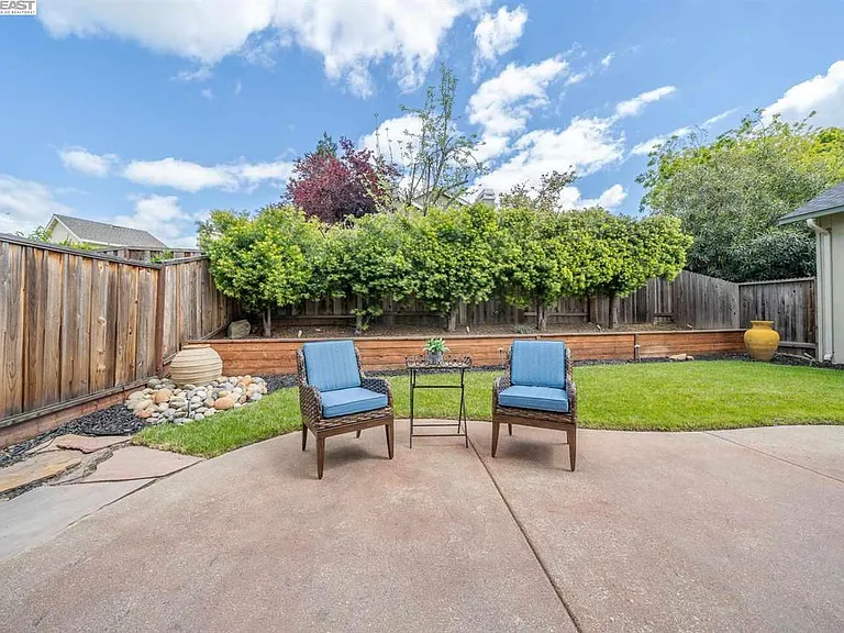 2137 Eilene Dr — Photo 16