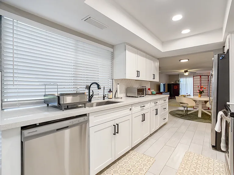 920 W Solcito Ln — Photo 22