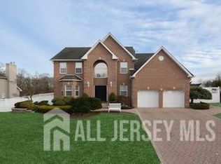 106 Jordyn Ct, Matawan, NJ 07747