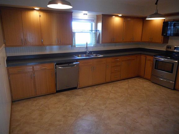 4th image of 132 Crescent Dr