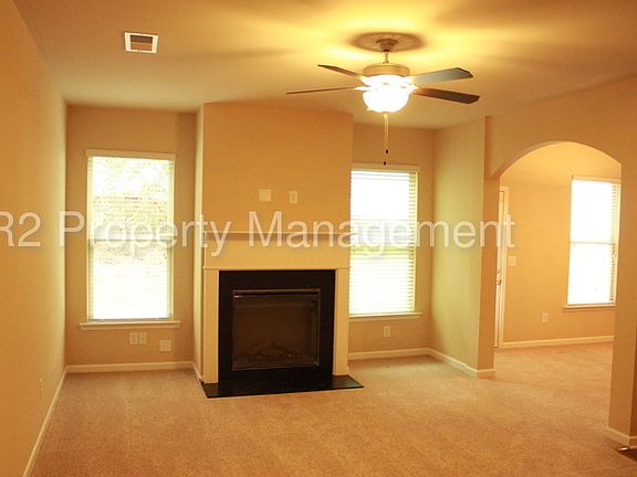 4th image of 320 Rankin Cir
