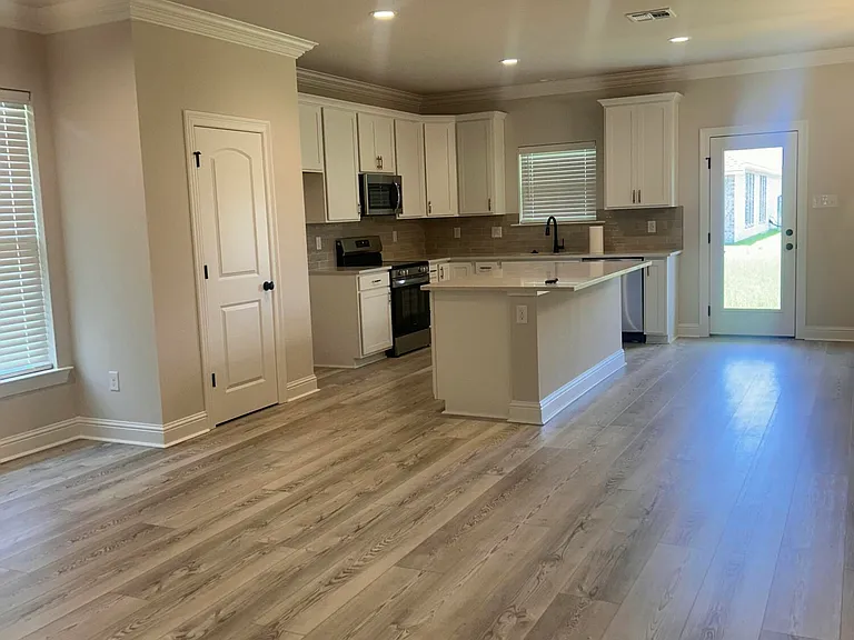 7719 Claymont Cir — Photo 8