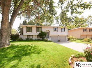 10405 Weir St, Omaha, NE 68127