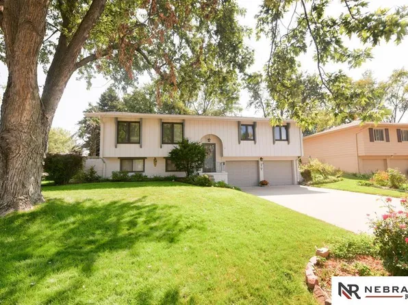 10405 Weir St, Omaha, NE 68127