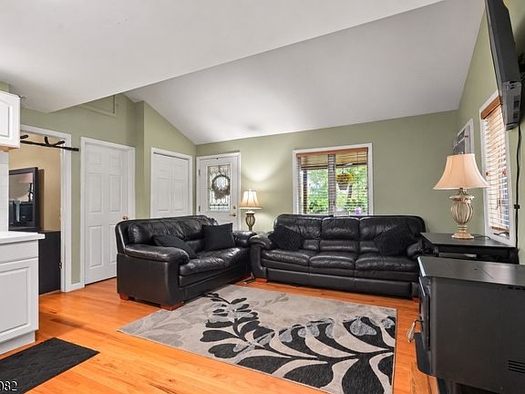 5th image of 36 Beach Haven Rd