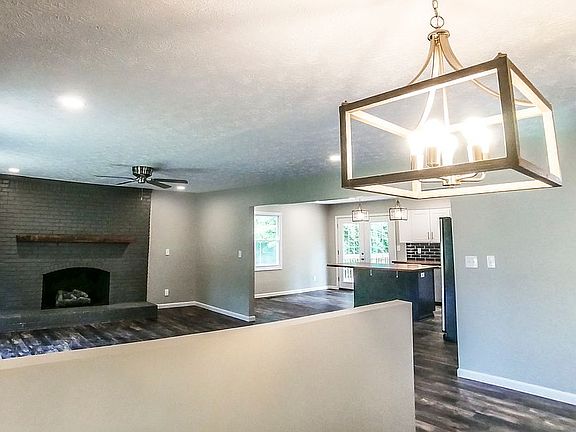 5th image of 140 Karen Dr