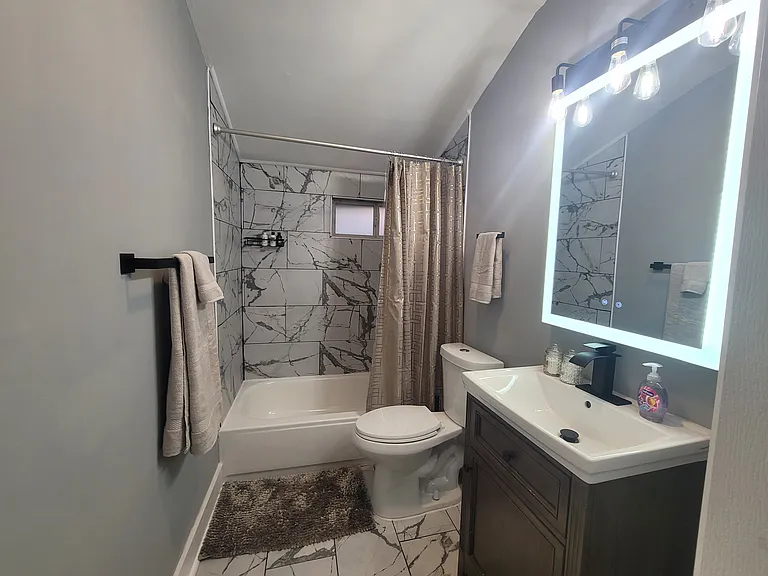 2818 N Capitol Ave #2 — Photo 20